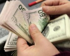 Економіст розповів, коли найвигідніше купувати долари