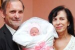 Женщина родила долгожданную дочь в 60 и нашла настоящую любовь: "Жизнь только начинается"