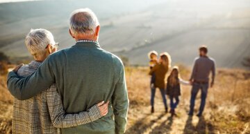 Родители и взрослые дети: фото Sixty and me