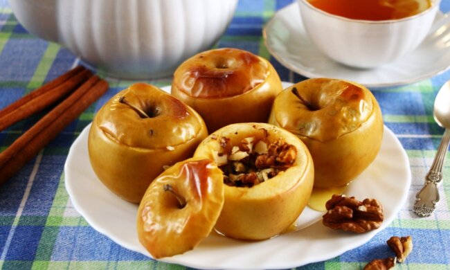 Запеченные яблоки с изюмом: этот рецепт должен быть у всех