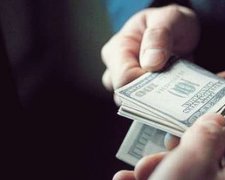 На Полтавщині слідчого СБУ затримали на хабарі у $ 1,8 тиcяч