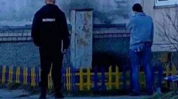 В россии "арестовали" забор за несанкционированные цвета и заставили перекрасить - донесли соседи