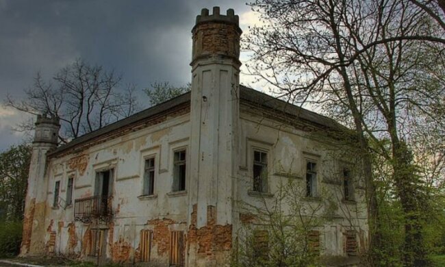 У Львівській області продають архітектурний шедевр за $ 15 000 (фото)
