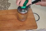 Каша з м'ясом у банці, кадр з відео