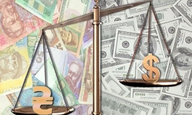 За рік долар подорожчав на 2,5 гривні