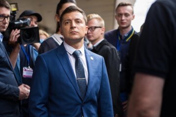 "Прослушка" Гончарука: Зеленский поспорил с Дубинским, СБУ сделала 25 выемок