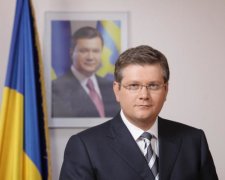Недобиток Януковича розлютив українців нахабним візитом в школу