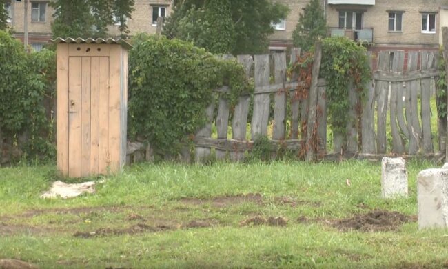 У Хмельницькому "чорні будівельники" захопили кладовища - цеглини на могилах