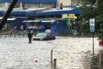 Київські водії пересідають на човни: відео