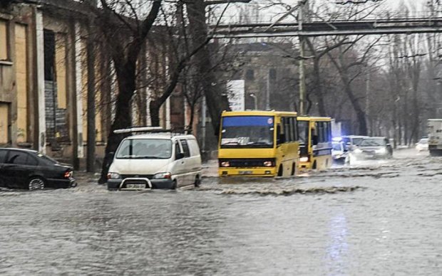 Мощное наводнение угрожает сразу нескольким областям Украины