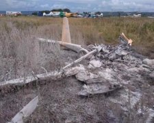 Рухнув і загорівся: момент падіння російського літака потрапив на відео