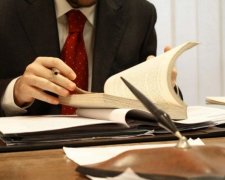 Зловмисники розтрощили офіс кримських адвокатів