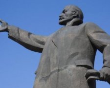 Памятник Ленину подарили депутату райсовета