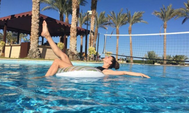 Украинская футбольная телеведущая поделилась горячими фото с отдыха