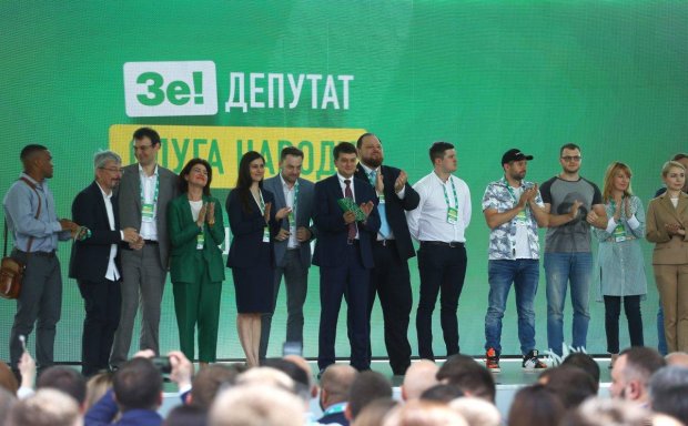 "Ватні персонажі" у партії Зеленського: Сініцин пройшовся по списках "Слуги народу"