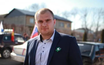 "Скромняга" из общежития: в сети показали золотые горы украинского чиновника