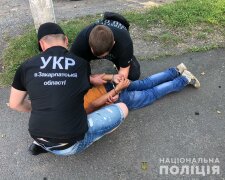 Полиция оперативно раскрыла разбойное нападение в Ужгороде, фото Нацполиции