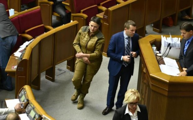 Савченко рвется на Банковую, автоматчики наготове: фото
