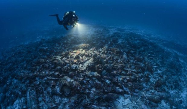 Археологи обнаружили останки корабля с тысячами амфор