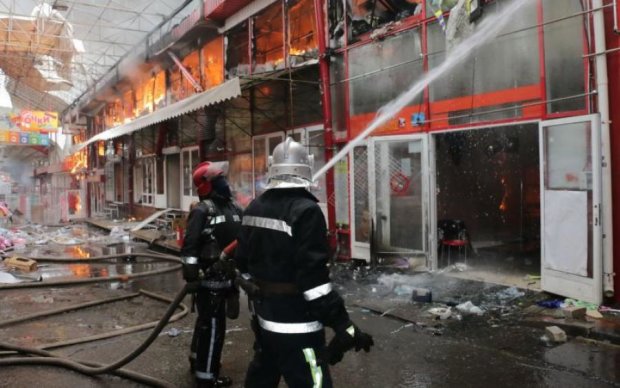 Пожар в харьковском ТЦ: появились жуткие фото