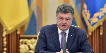 Порошенко анонсировал принятие закона о восстановлении целостности Украины