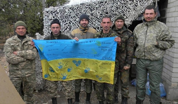 Калушские волонтеры везли бойцам помощь по минному полю (фото)