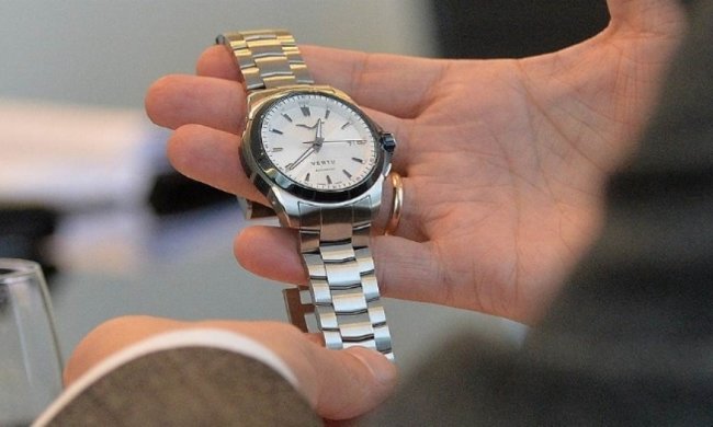 Vertu створила свій перший розумний годинник