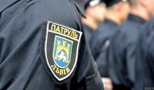 Во Львове полицейский чуть не застрелил таксиста