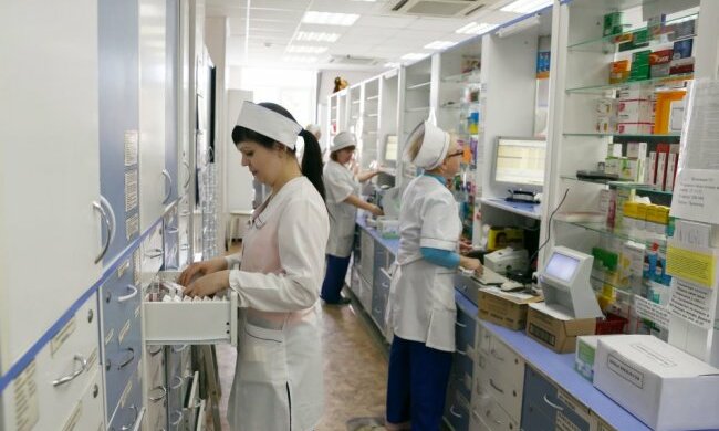 Бадяжил спирт на "самогонном аппарате": запорожец попался на опасной афере, - вы могли купить это в аптеке