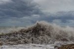 Руйнівний шторм змиває європейський курорт з лиця землі, вулиці затоплені, тисячі евакуйовані