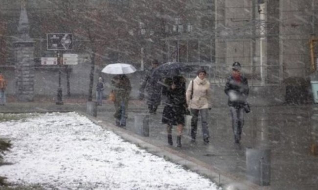 Синоптики посоветовали достать зонтики, ожидаются дожди