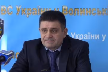Машину замминистра образования обстрелял милиционер