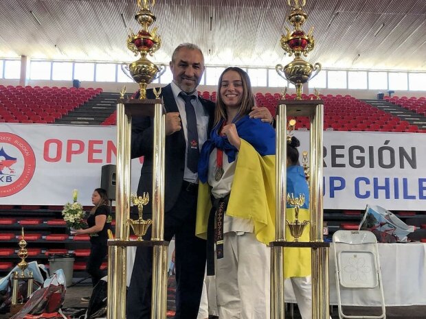 Джеки Чан в юбке: молодая спортсменка из Запорожья взяла "золото" чемпионата мира по карате