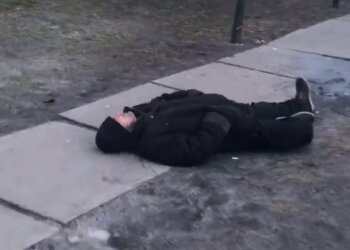 У Києві дві школярки "завалили" безпритульного та ледь не закопали до смерті
