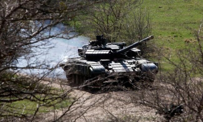 Бойовики вночі обстріляли з танків Мар'їнку