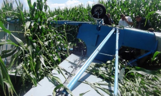 На Черниговщине легкомоторный самолет упал в куку 