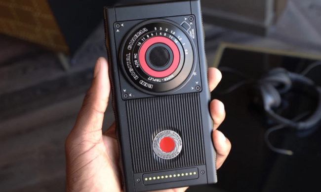 Сталевий RED Hydrogen One випробували на міцність: відео