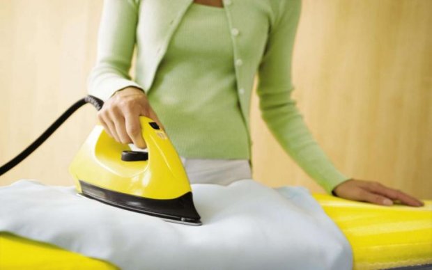 Лайфхак для домохозяек: как легко отчистить утюг