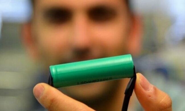 Вчені створили "безсмертний" акумулятор із золота