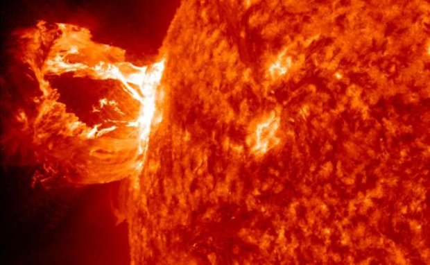 Вчені зафільмували дивовижний сонячний спалах