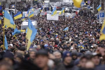 Більшість українців не вірять у нові реформи - опитування
