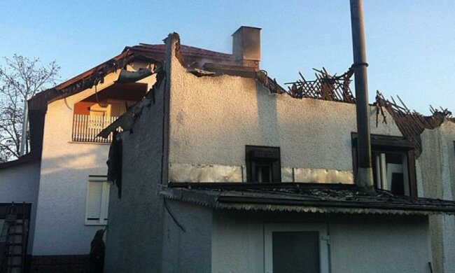 Во время пожара едва не сгорели мать с дочерью на Закарпатье (фото)