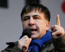 Саакашвили эмоционально ответил "бездипломному" Луценко