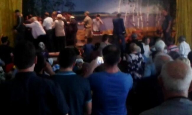 "Правый сектор" воюет с украинскими селянами