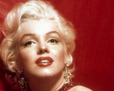 Их обожает весь мир: 7 звезд с косоглазием, которое вы раньше не замечали