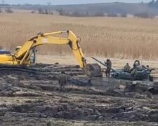 Танки, що забуксували, скріншот з відео