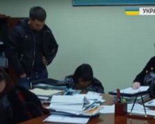 На Одеському припортовому заводі провели обшуки (відео)