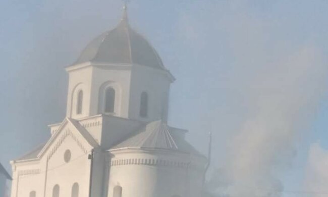 На Львівщині спалахнула церква, село в диму і жаху: "Бог карає?"
