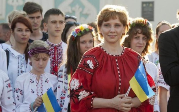 Место на кухне: жена Турчинова поперлась "спасать" украинских детей и семейные ценности