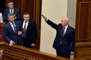 Азаров показал уникальное фото Парубия-неонациста: маразм крепчает